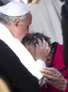 Pope-embraces-disfigured-man