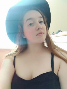 Brianna Simmons posing in a black wide brimmed hat